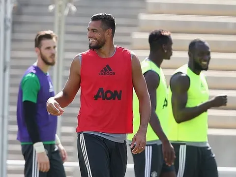 Tiếng cười rộn ràng khắp sân tập Man Utd trước trận derby