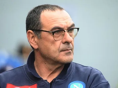 Chủ tịch Napoli chỉ trích tân HLV Chelsea, yêu cầu Cavani giảm lương để trở lại