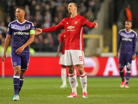 TIẾT LỘ: Ibrahimovic nói gì với đồng đội sau bàn mở tỉ số?