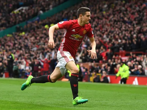 TIẾT LỘ: Ngày đầu đến M.U, Mourinho nói gì với Herrera?