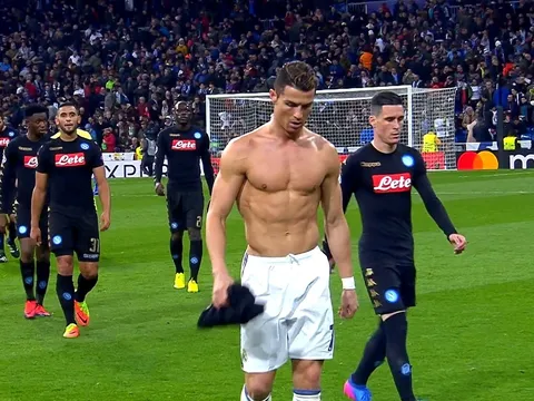 TIẾT LỘ: Ronaldo muốn đến Napoli, không phải Juve