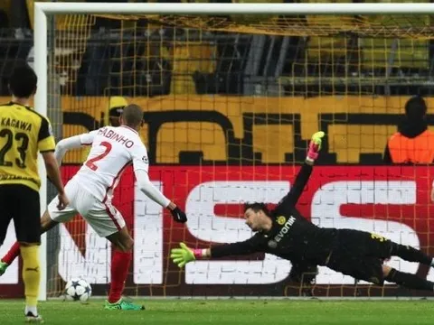 Tình huống hỏng ăn 11m của Fabinho trước Dortmund