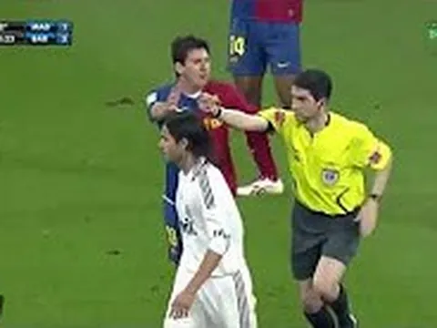 Tình huống Messi đẩy trọng tài trong quá khứ