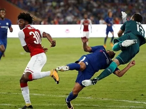 Tình huống Pedro bị Ospina hạ K.O trên sân