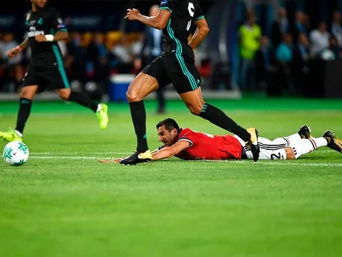 Tình huống xỏ háng Ramos cực ngọt của Mkhitaryan