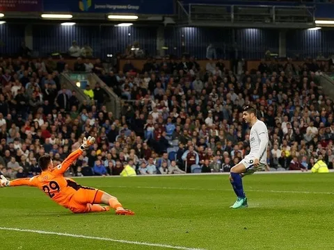 Tỏ thái độ khi bị thay ra, Morata cất lời xin lỗi