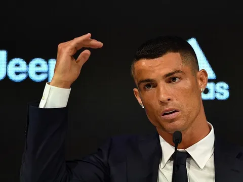 TOÀN CẢNH buổi họp báo của Ronaldo: Tôi thích thử thách, tôi đến để chinh phục!