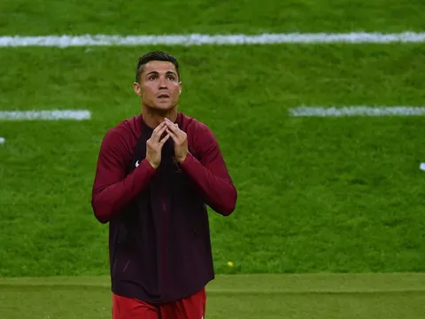 NHÌN LẠI vụ Cristiano Ronaldo trốn thuế: Lưới trời lồng lộng