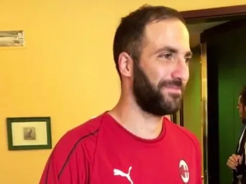 Tới Milan, Juventus vẫn phải trả lương cho Higuain