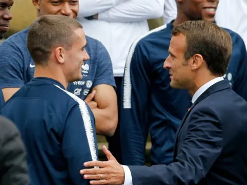 Tổng thống Pháp tới thăm đại bản doanh của Les Bleus