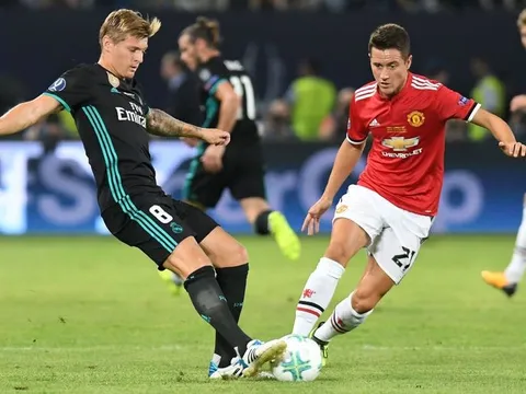 Toni Kroos chơi cực hay trước Man United