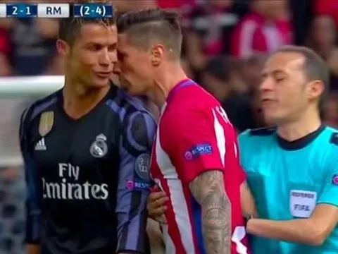 Torres nổi điên vì bị Ronaldo chửi là đồ đần?