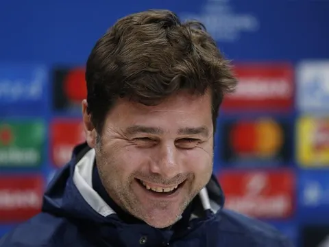Tottenham chế giễu Chelsea và Arsenal bằng áp phích quảng cáo