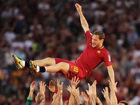 Totti không xứng đáng được gọi là huyền thoại
