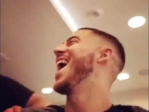 Tranh thủ đi cắt tóc, Eden Hazard tiết lộ về việc chuyển đến Man Utd