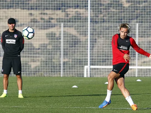 Trình làng tóc mới, Griezmann tập hăng say trên đất Mỹ