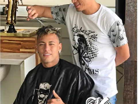 Trở lại Barcelona, Neymar trình làng tóc mới