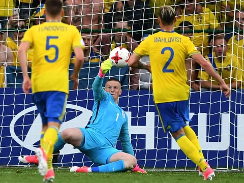 Trở thành bom tấn, Pickford tỏa sáng giúp U21 Anh hòa ĐKVĐ U21 Thụy Điển