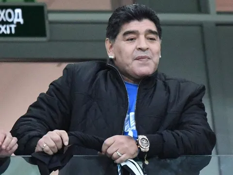 Trong cơn tức giận, Maradona muốn 'nắn gân' toàn đội Argentina