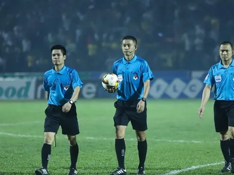Vợ trọng tài bị đột quỵ: 'Anh Tân đã nhận ra người nhà'