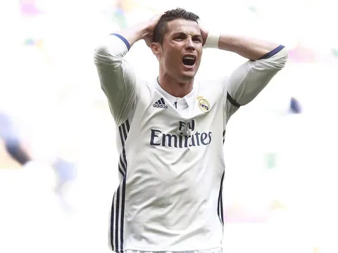 Báo thân Barca tố Ronaldo xúc phạm trọng tài