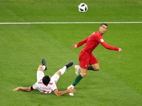 Trọng tài Việt: “Ronaldo xứng đáng đuổi khỏi sân”