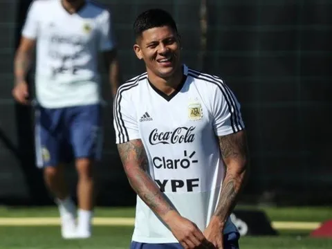 Trung vệ Argentina đã nói chuyện với Mourinho về tương lai