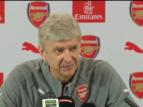 Trước khi mơ danh hiệu, Arsenal hãy dùng tiền mua niềm tin