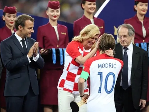Nữ tổng thống Croatia đốn tim hàng triệu fan trên thế giới