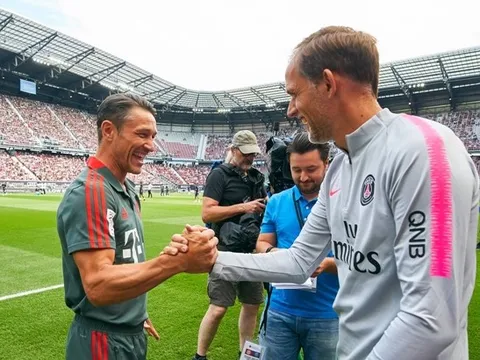 Từ bỏ chiếc ghế, Thomas Tuchel chọn vật dụng 'khó đỡ' để ngồi chỉ đạo
