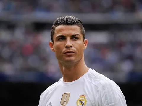 Từ chối tăng lương, Real để Ronaldo tự định đoạt tương lai?
