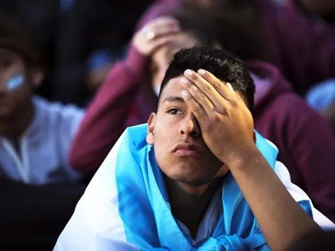 Từ đôi mắt trẻ thơ đến nỗi lòng Messi: Nước mắt người vô tội