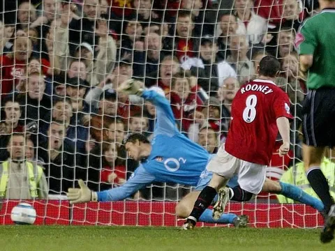 Từ Mark Hughes đến Josh Harrop: 100 cầu thủ ghi bàn cho Man United tại Premier League