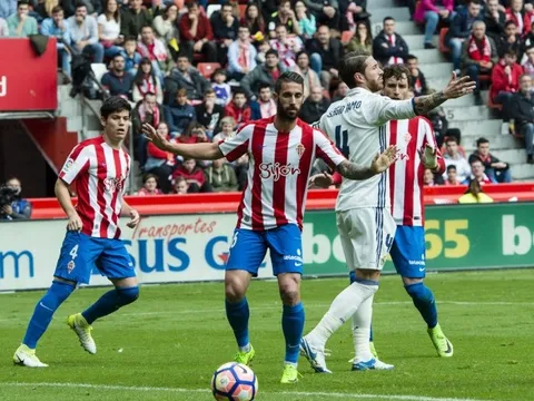 Tung ra 10 sự thay đổi, Real toát mồ hôi trước Gijon