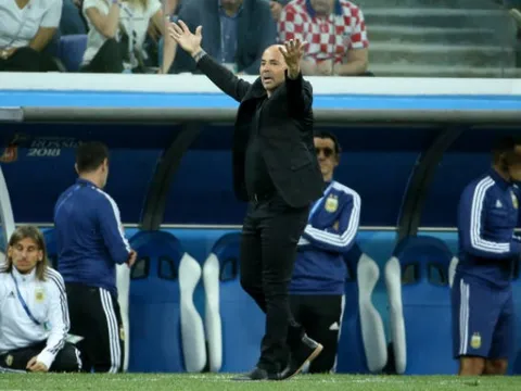 Tuyển Argentina họp khẩn, Sampaoli sắp bay ghế