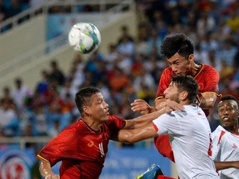 Thấy gì từ ‘màn chào hỏi’ của tuyển Olympic Việt Nam?