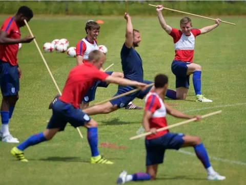 U21 Anh múa gậy lấy tinh thần trước ngày gặp Đức