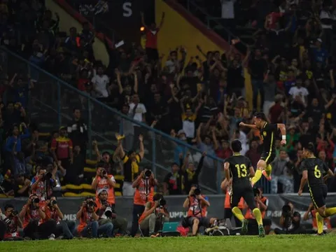 Ngược dòng trước U22 Singapore, U22 Malaysia tranh ngôi đầu với U22 Myanmar