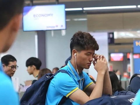 U22 Việt Nam sang Malaysia trong cơn buồn ngủ