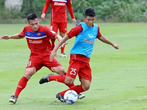 Lo cho hàng công U22