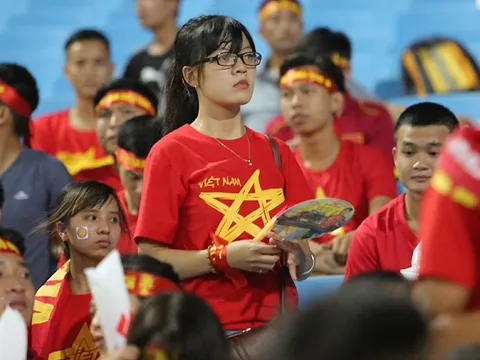 Fan nữ cổ vũ Công Phượng đấu "hot boy" xứ Hàn