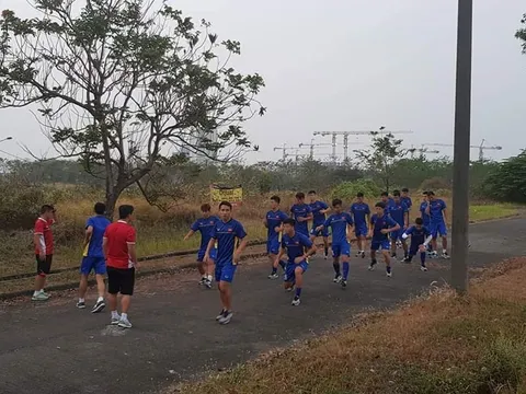 Bị Indonesia “chơi khó”, U23 Việt Nam phải tập ở đường bê tông