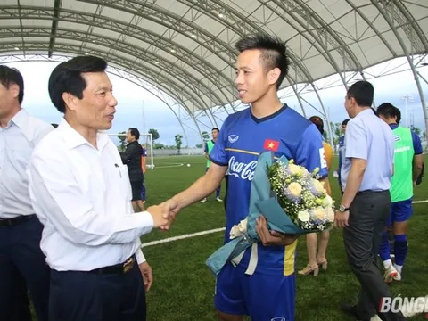 Bộ trưởng Bộ VHTTDL Nguyễn Ngọc Thiện thăm hỏi động viên ĐT U23 Việt Nam