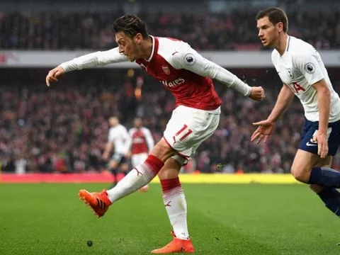 Unai Emery tiết lộ kế hoạch "trẻ hóa" Mesut Ozil