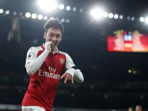 Unai Emery tiết lộ phương pháp sẽ giúp Ozil trở lại sau căng thẳng ở Đức