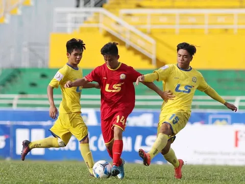 Lượt trận thứ 3 bảng A VCK U17 Quốc gia 2017: Ngôi đầu đổi chủ