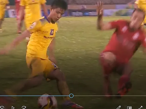 "Máy chém" Sầm Ngọc Đức suýt khiến "sao" U23 Việt Nam gãy chân