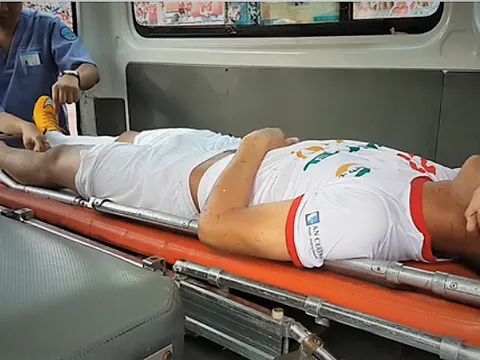 Tuyển thủ U20 Văn Hào gặp chấn thương kinh hoàng