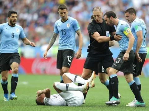 Huyền thoại ám chỉ Mbappe học "ăn vạ" từ Neymar