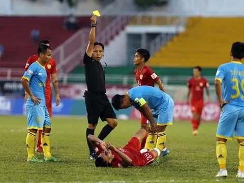 Thua trận, Công Vinh bất mãn với trọng tài